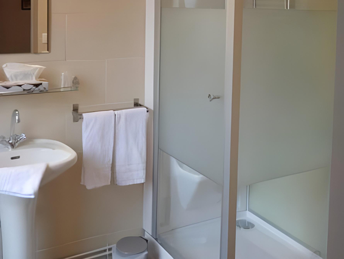Bathroom 3, Hotel du Midi, Ardèche