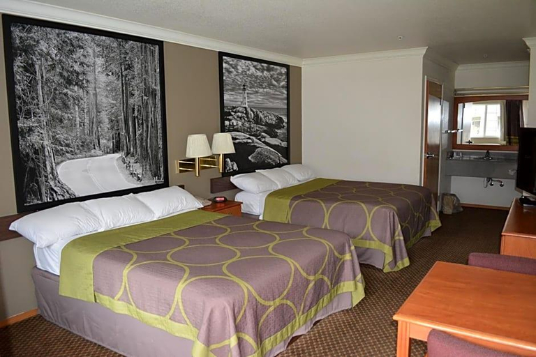Bedroom, Creekside Inn & Suites, Mendocino