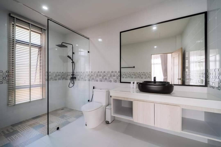 Bathroom 3, Pool Villa Alawan Krabi Klong Muang R1, Mueang Krabi