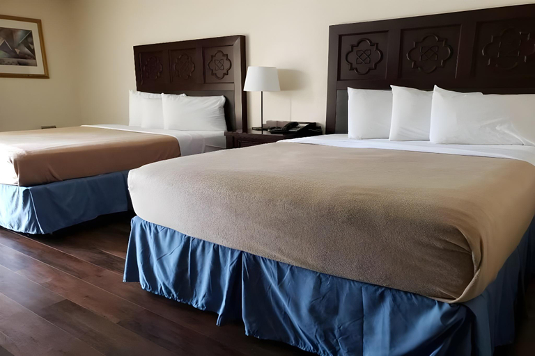 Bedroom 3, Garnet Inn & Suites, Orange