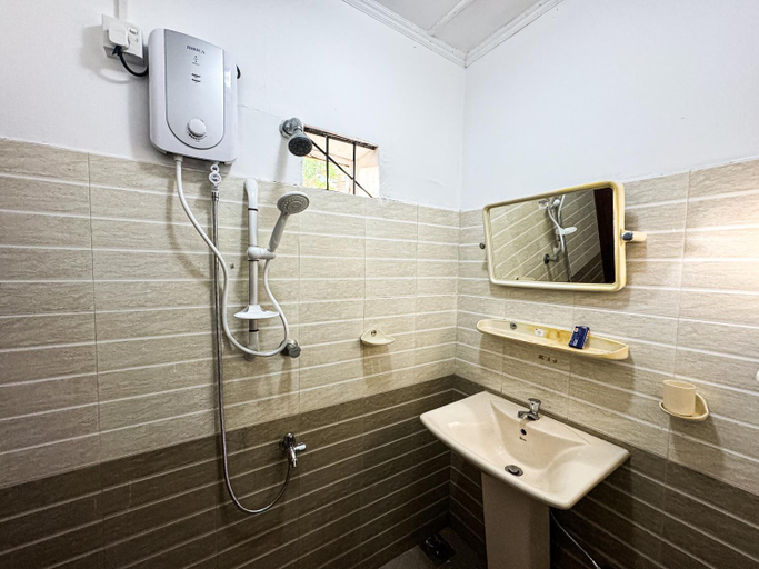 Bathroom 4, Villa Sky Blue, Galle Four Gravets