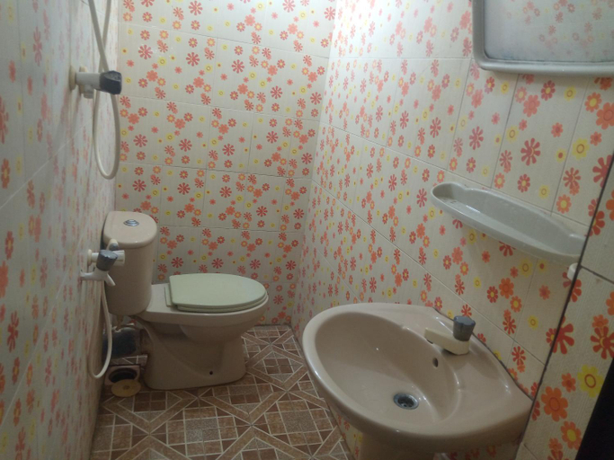 Bathroom 3, Kunam Beach Rest Inn, Manmunai North