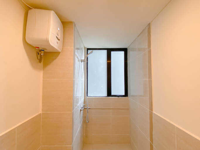 Bathroom 5, 3BR Spacious Apartment Near Paramadina University at Meikarta By Travelio, Cikarang