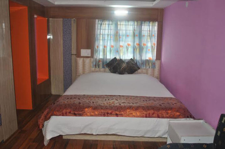 Bedroom 5, Goroomgo Broadway Mall Road Darjeeling with Kanchenjunga Himalayan View, Darjiling