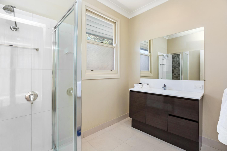 Bathroom 3, National Hotel Complex, Gr. Bendigo - Central