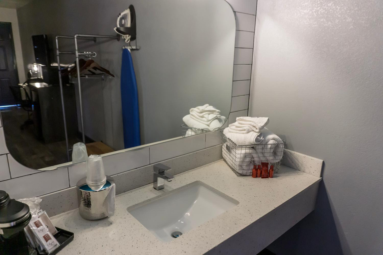 Bathroom 3, Hotel Phoenix Downtown, Maricopa