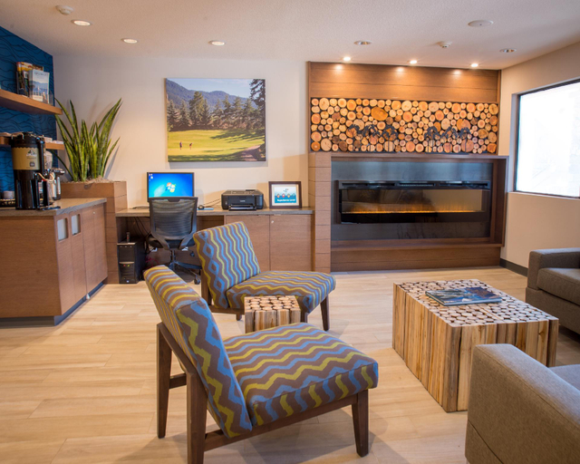 Public Area 3, Accent Inns Kelowna, Central Okanagan