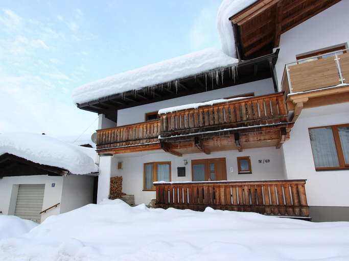 Others 5, Apartment in Brixen near Ski Bus, Kitzbühel