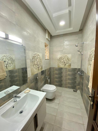 Bathroom 3, Western Lodge Guest House, Islamabad