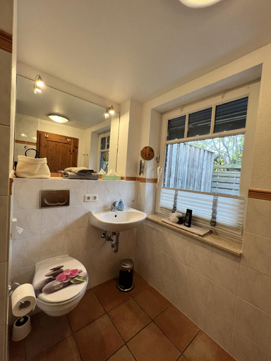 Others 5, Blaues Haus, Steinburg
