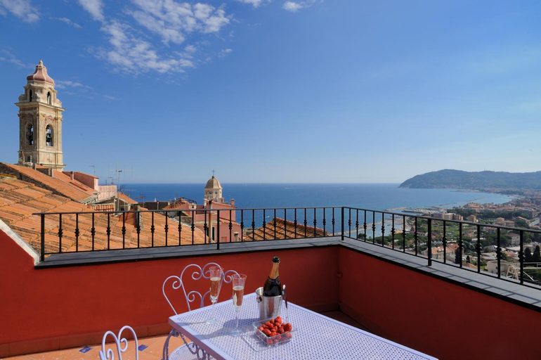 Others 4, B&B Corallini, Imperia