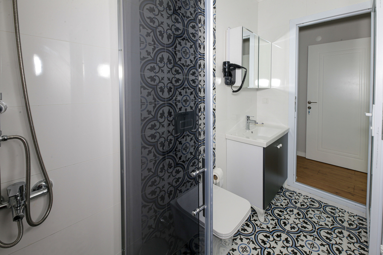 Bathroom 3, Dusler Vadisi Kazdaglari, Edremit