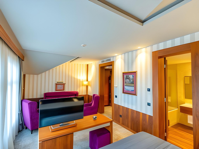 Bedroom 3, Heritage Hotel Krone, Sarajevo