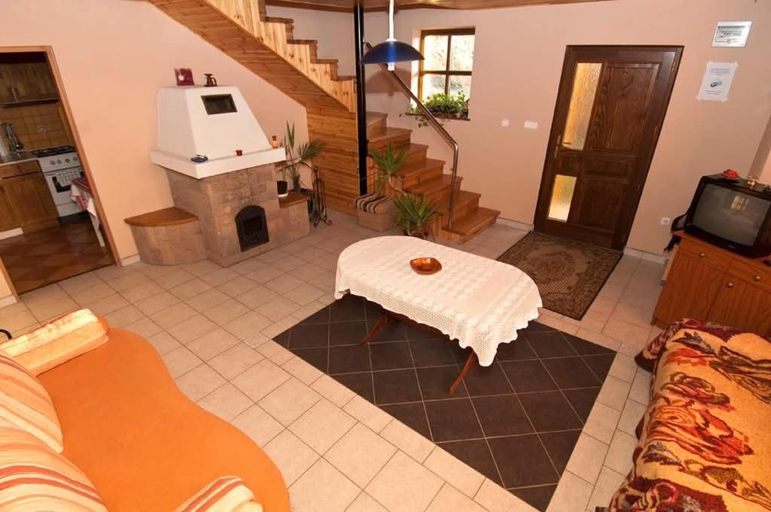 Bedroom, Sas-Feszek Vendeghaz, Eger
