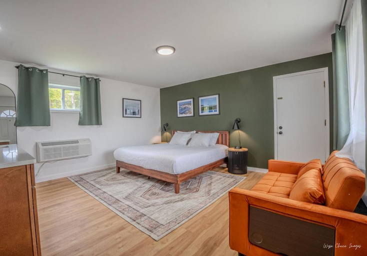 Bedroom, The Inn at Shady Pines, Mackinac