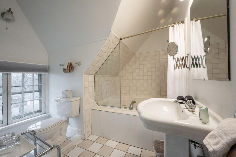 Bathroom 4, Stone Soup Inn, Indianapolis