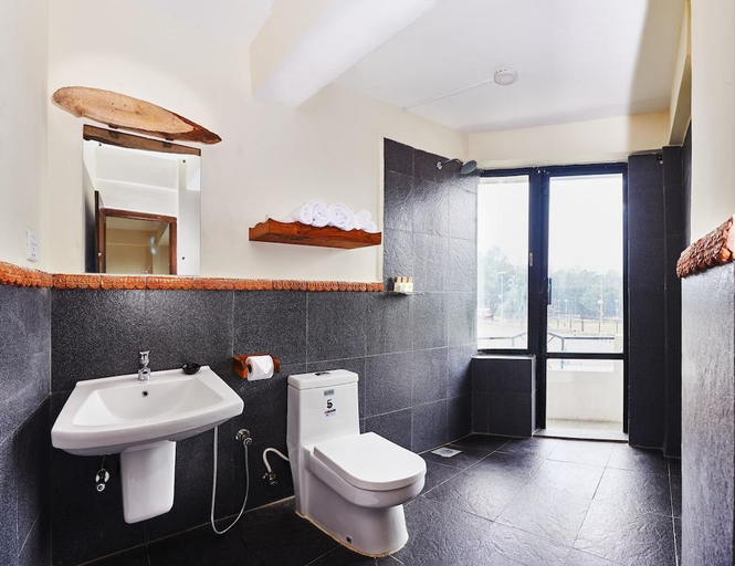 Bathroom, Hotel Golden Dolma, Darjiling