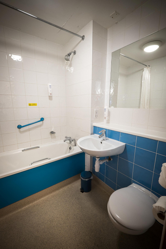 Bathroom 4, Travelodge Waterford