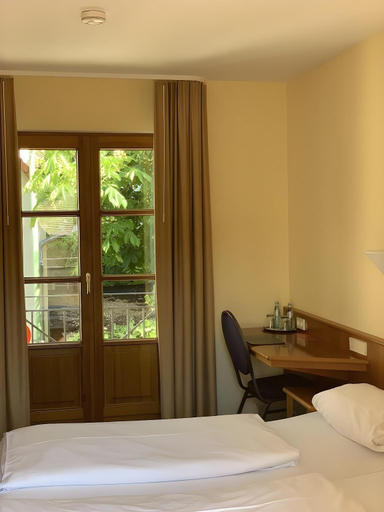 Bedroom 3, Hotel Erlenbacher Hof, Hochtaunuskreis