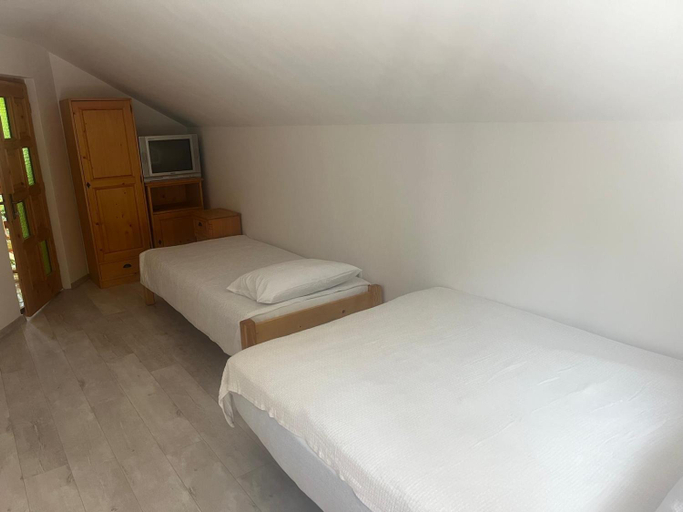 Bedroom 2, Green, Sovata
