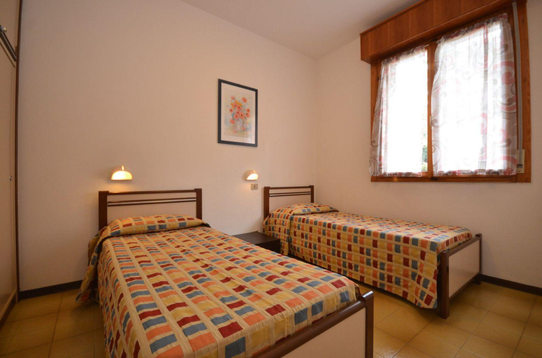 Bedroom 2, Bibione Apartments, Venezia