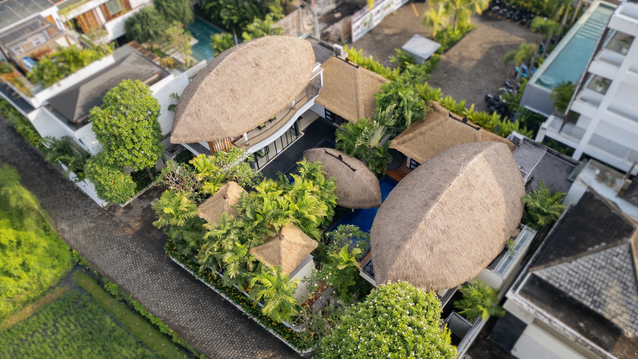 Exterior & Views