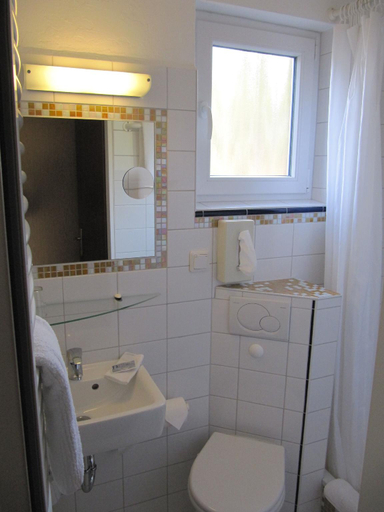 Bathroom 5, Alleehotel-Eschen, Aurich