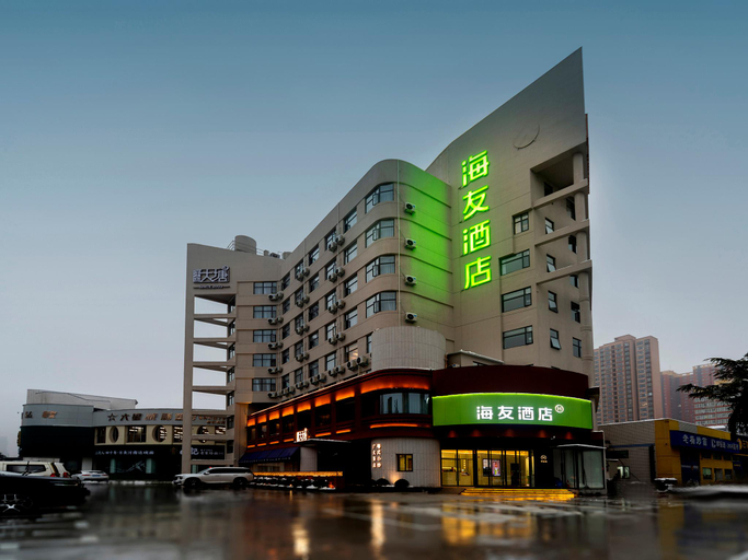 Exterior & Views