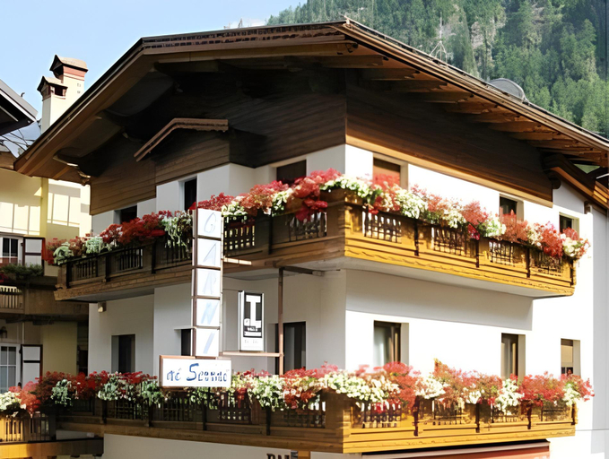 Exterior view 2, Hotel Garnv Ai Serrai, Belluno
