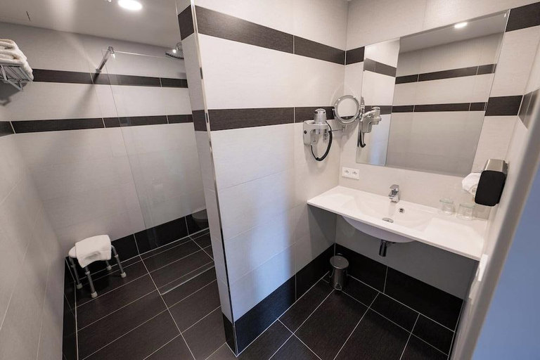 Bathroom 3, Hotel Villa Eden, Jihlava