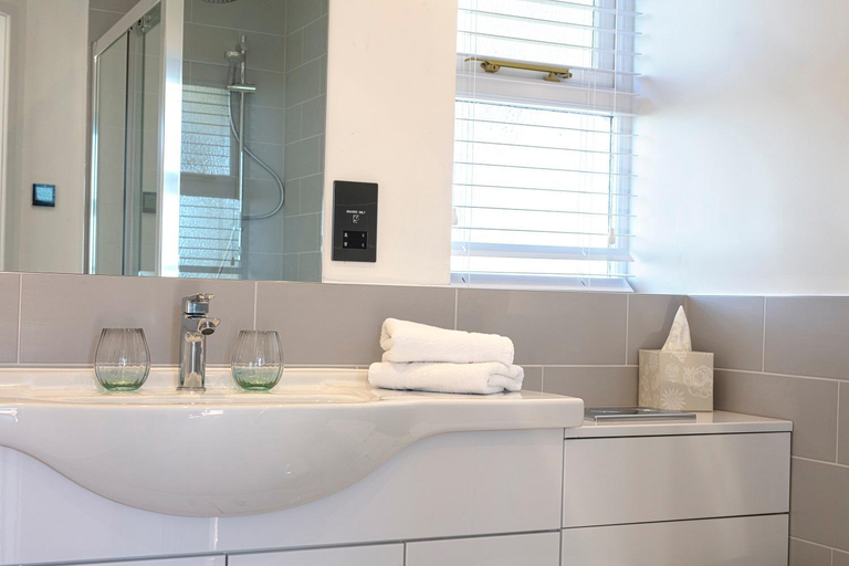 Bathroom, The Ferry Boat Inn, Essex