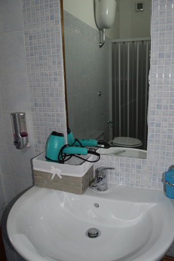 Bathroom 3, Su Fassoi Cabras, Oristano