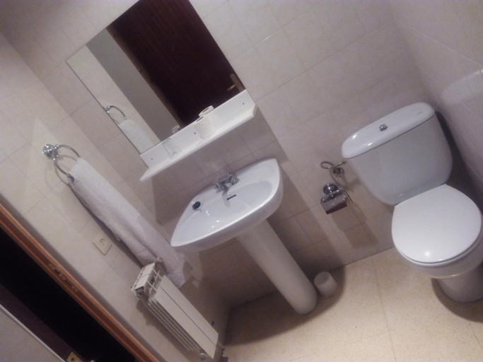Bathroom, Hostal El Tropezon, León