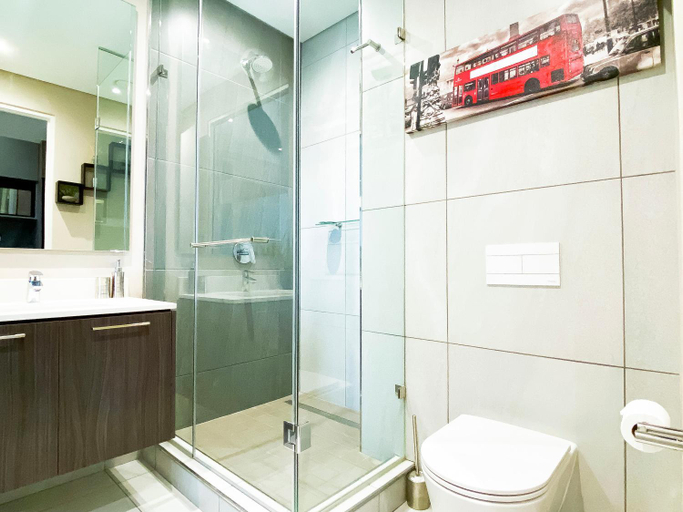 Bathroom, Menlyn Maine Residences - Paris king sized bed, City of Tshwane