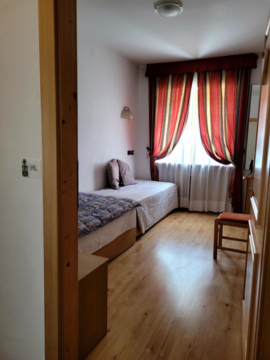 Bedroom 2, Garni B&B Mozart Nesthouse, Trento