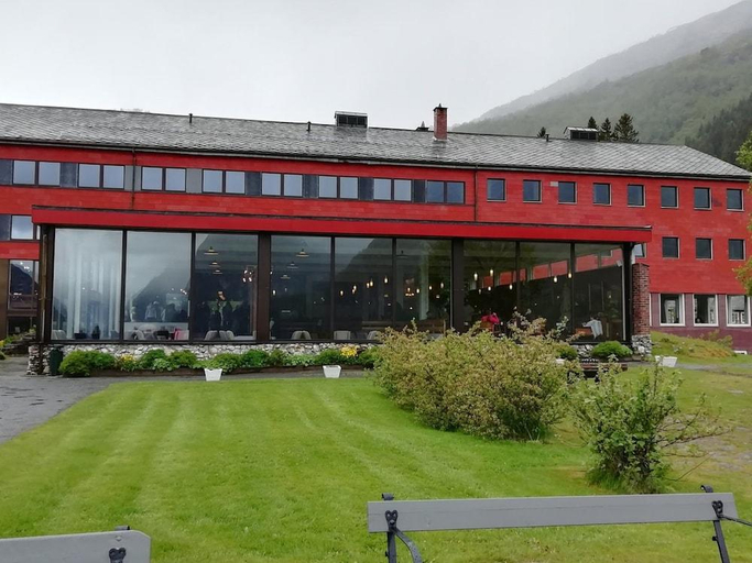 Exterior & Views