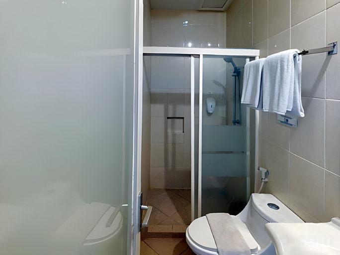 Bathroom 4, Nite & Day Surabaya - Gunungsari, Surabaya
