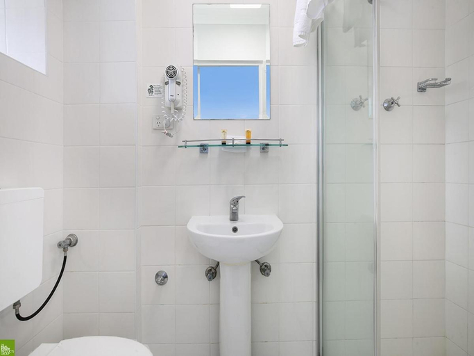 Bathroom 3, Boat Harbour Motel, Wollongong - Inner