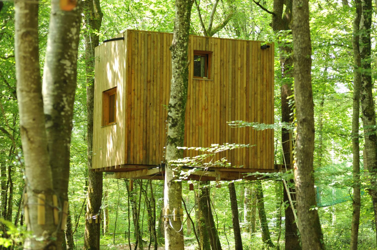 Others 3, Cabanes Espace Fouletot, Jura