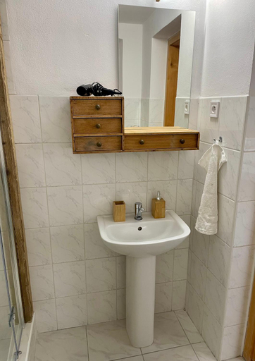 Bathroom 2, Bed & breakfast Hugo, Rožnava