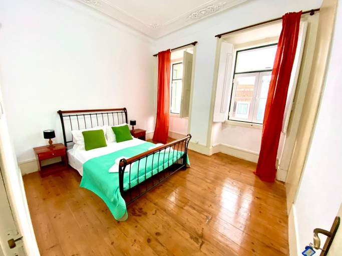 Others 2, ArtDeco Chiado 4 - Large Comfortable Double Room with shared Bathroom, Lisbon