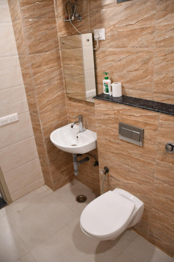Bathroom 4, Yuvan Palace, Agra