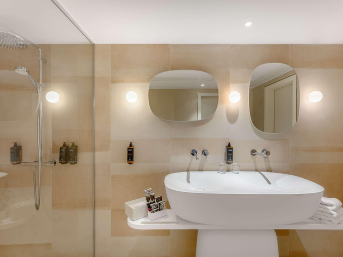 Bathroom 4, Mercure Debrecen, Debrecen