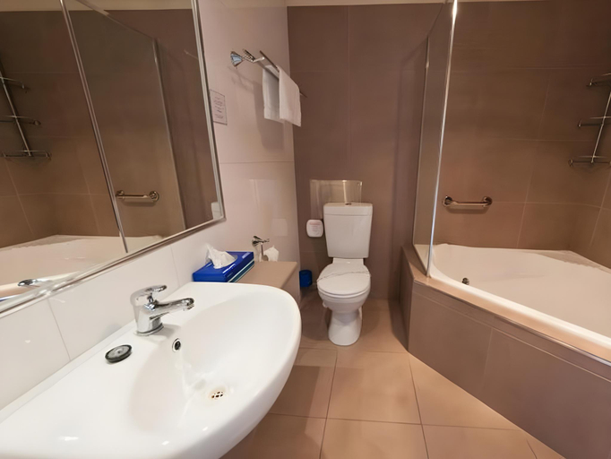 Bathroom 3, National Hotel Complex, Gr. Bendigo - Central