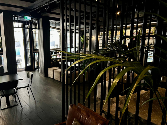 Food & Drinks, Block Hotel