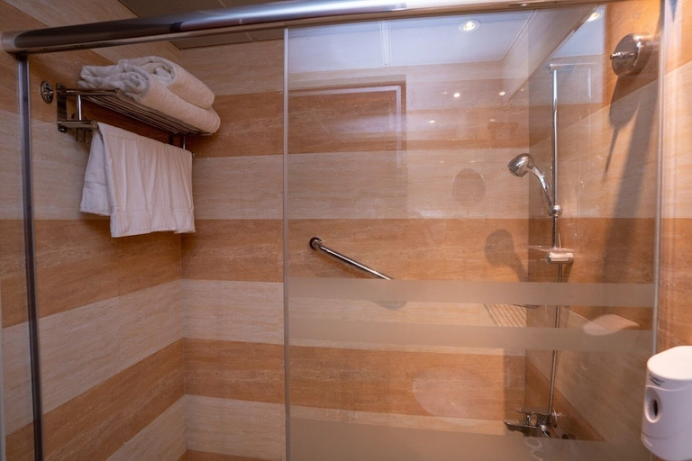 Bathroom 5, Nusk Al Hijrah Hotel, Al Madinah Al Munawwarah