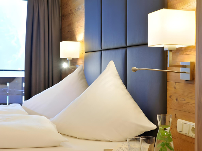 Bedroom 3, Hotel St. Georg zum See, Schwaz