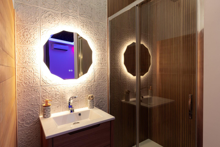 Bathroom 3, Harmonie Spa, Côte-d'Or