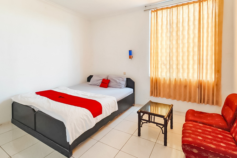 Bedroom 2, RedDoorz near Treetop Adventure Kopeng, Semarang