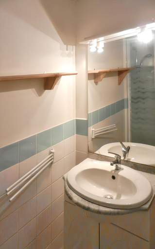 Others 2, Appartement spacieux a Allevard - 68 m² avec vue montagne, Isère